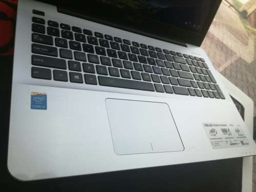 *Excellent Performer*ASUS X555L*i5-5200U*1000GB HDD*4GB DDR3*DVD*HD*SONICMASTER AUDIO*